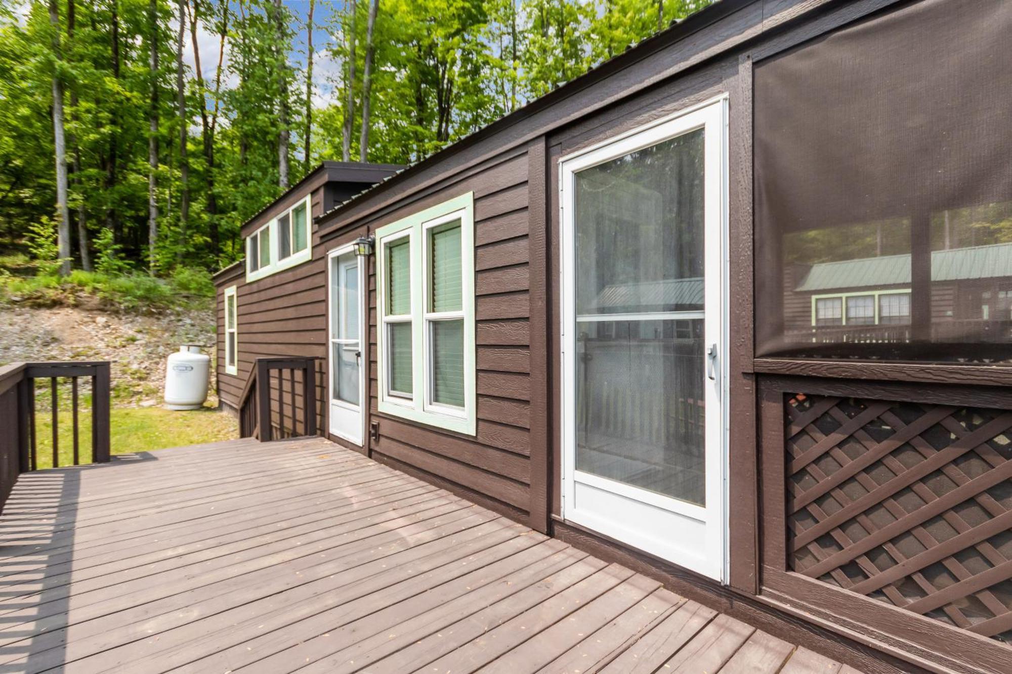Villa Jellystone Park Birchwood Acres à Greenfield Park Extérieur photo
