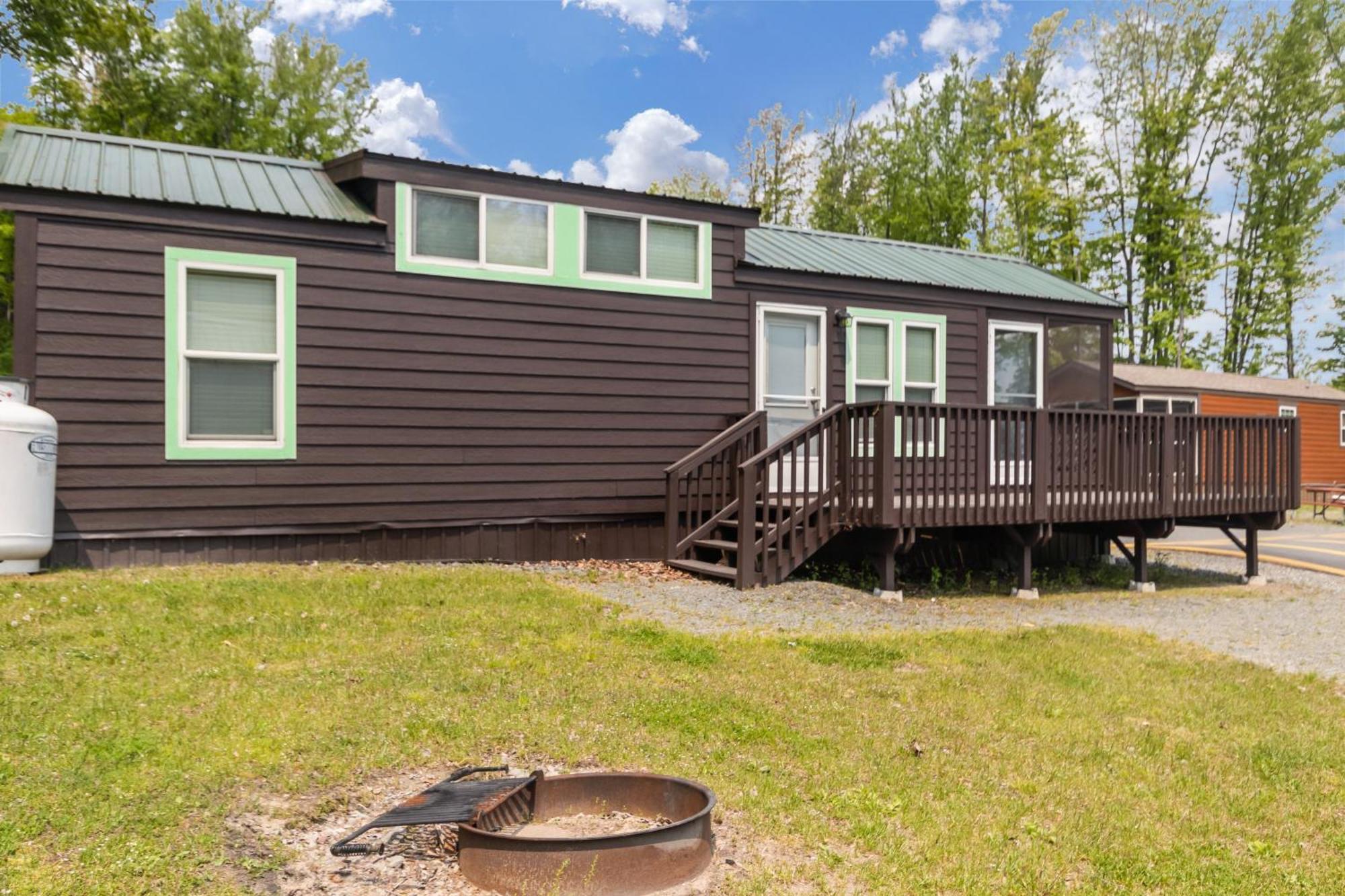 Villa Jellystone Park Birchwood Acres à Greenfield Park Extérieur photo