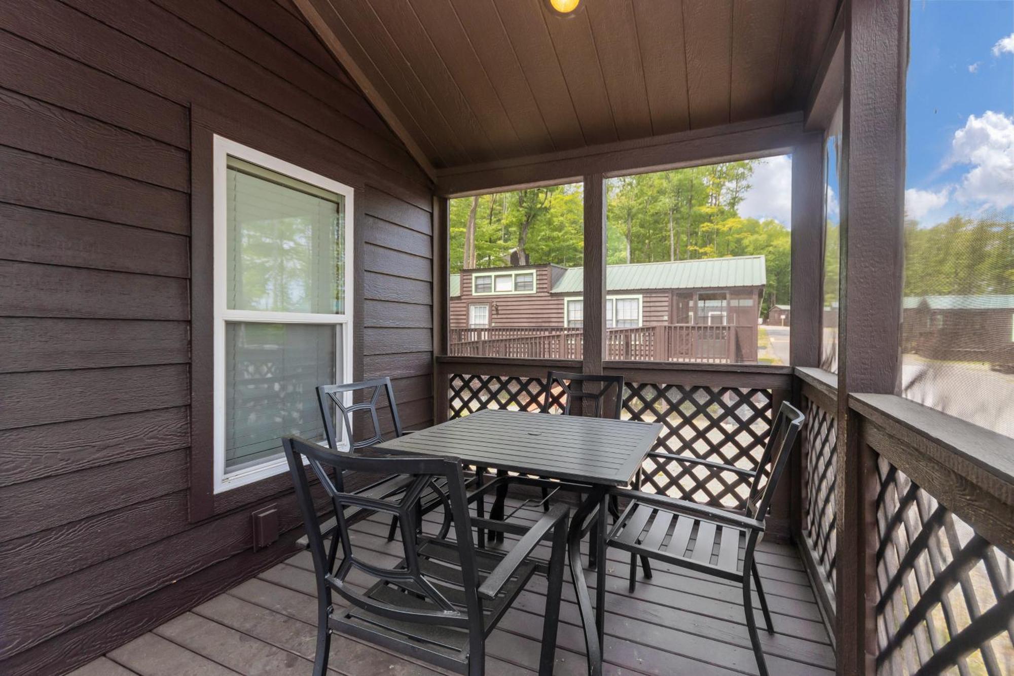 Villa Jellystone Park Birchwood Acres à Greenfield Park Extérieur photo